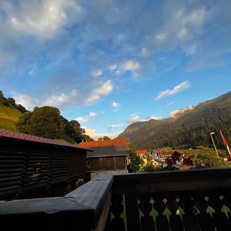Ferienwohnung Uf Z'Enisch Klosters Eksteriør bilde