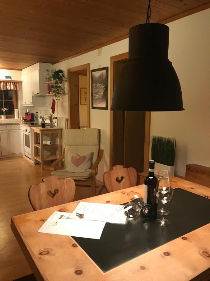 Ferienwohnung Uf Z'Enisch Klosters Eksteriør bilde